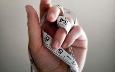 Hand clasping measuring tape